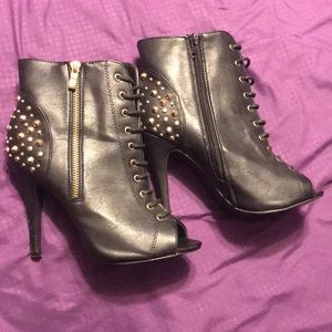 Heeled booties